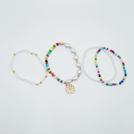 White Flower Bracelet Set